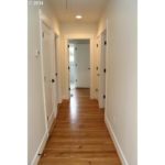 1913 NE Ridgewood, Corridor