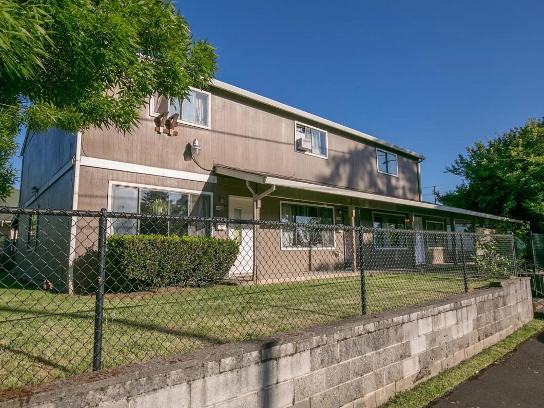 7616 N Hodge Ave, Front