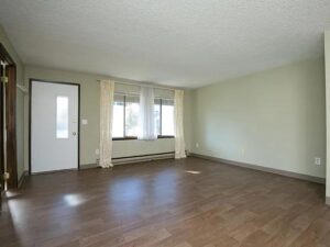 7616 N Hodge Ave, Living Room