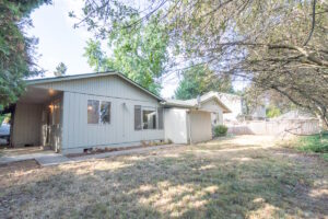 12851 SE Foster Rd, Backyard
