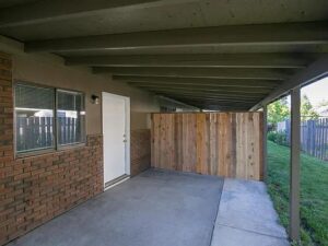 7616 N Hodge Ave, Front