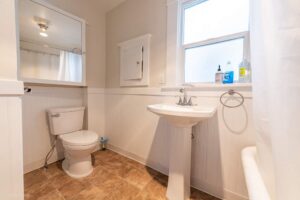 2313 SE 52nd, Bathroom