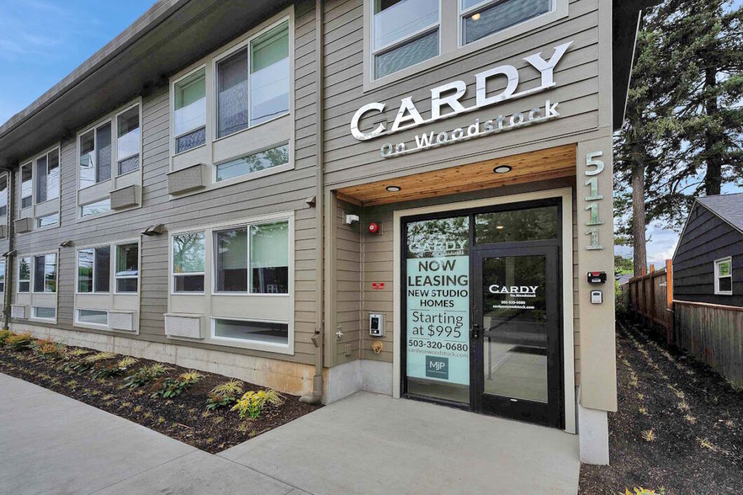 5111 Se Woodstock Blvd #306, Front