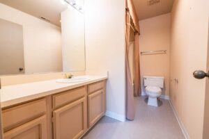 625 SE Linn St F Full Bathroom